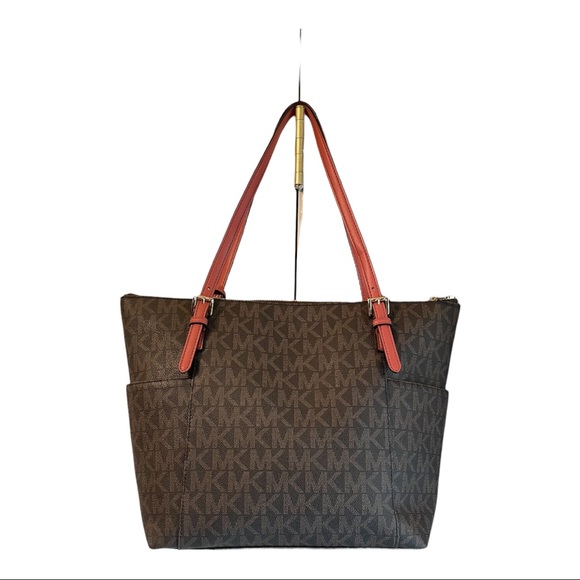 SOLD-MICHAEL Michael Kors Jet Set Charm - Picture 3 of 15